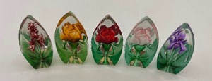 lot 189 image: MATS JONASSON - Crystals with Sandblasted and Painted Dimensional Floral Motif - QTY 5