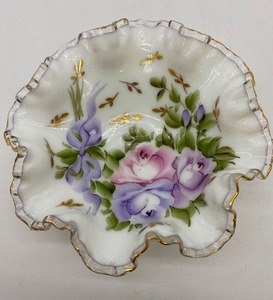 lot 188 image: FENTON - Silver Crest Hand Painted Ruffle Border Bowl