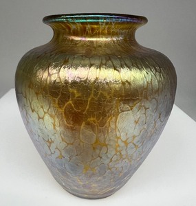 lot 132 image: Hand Blown Gold Crackle Vase - Unsigned
