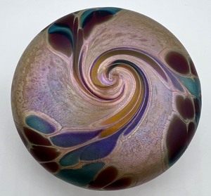 lot 133 image: MAYTUM STUDIO Art Glass Paperweight 1994
