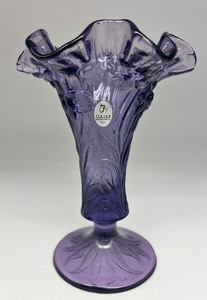 lot 136 image: FENTON Purple Daffodil Footed Ruffle Vase with Original Sticker