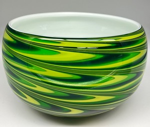 lot 139 image: EASTERN Art Glass Seagrass Bowl