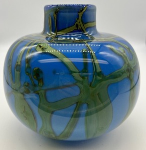 lot 144 image: CRAIG HOWELL Art Glass Vase Vessel 1975