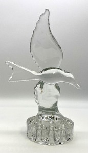 lot 234 image: Vintage Cambridge Seagull Flower Frog with Original Bowl - With Serial Number 1930s