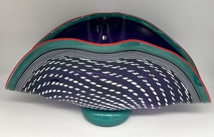 lot 146 image: DAVID HERSHEY Art Glass Vessel - Signed
