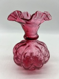 lot 194 image: FENTON Hobnail Ruffle Dish and Diamond Optic Melon Vase