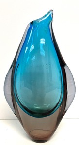 lot 70 image: FLAVIO POLI Penguin Large Sommerso Murano Art Glass Vase