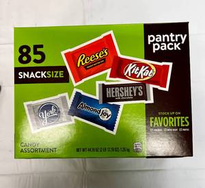 lot 107 image: 1x 85 ct box  Snack Size KitKat, Almond Joy, Reeses, Hersheys & York Peppermin Patties