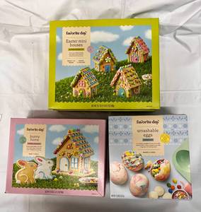 lot 222 image: 2 of Each Easter Building Decorative Kits