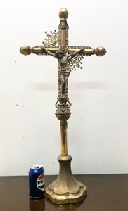 lot 30 image: LARGE Antique Brass Altar Crucifix