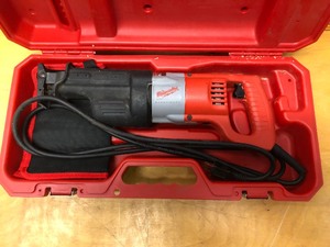 lot 46 image: Excellent Working MILWAUKEE SAWZALL wCase