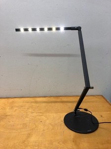 lot 81 image: Very Cool KONCEPT Z-Bar Articulated Desk Lamp