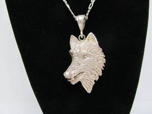 lot 101 image: LARGE Heavy Sterling Silver Wolf Head Pendant Necklace