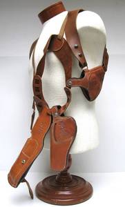 lot 122 image: Excellent Multi-Holster Leather Gun Vest by Bianchi
