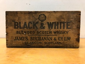 lot 150 image: Very Cool Antique BLACK & WHITE Whiskey Advertising Crate