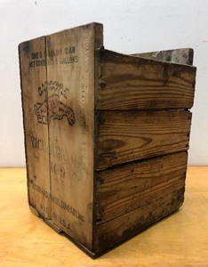 lot 152 image: Original Antique 1920s MOBIL GARGOYLE Motor Oil Advertising Crate