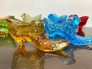 lot 163 image: Lot of 7 Vintage Glass Ladies Shoes