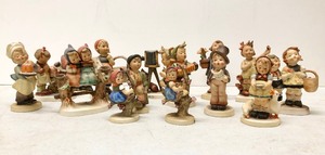 lot 167 image: Large Lot of Genuine Vintage HUMMEL Figurines