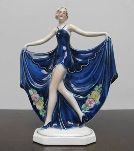 lot 227 image: Beautiful Vintage 1920s-30s Deco German Porcelain Dancer Figurine