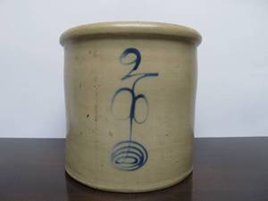 lot 232 image: Excellent Antique 2 Gallon Salt Glazed Stoneware Crock