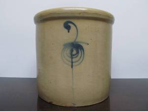 lot 233 image: Very Nice Antique 2 Gallon Red Wing Salt Glazed Stoneware Crock