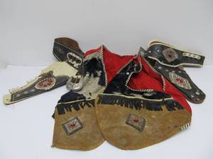 lot 254 image: Group of 1950s Kids Western Outfits & Cap Gun Holsters