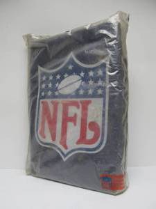 lot 257 image: NOS Vintage 1980s NFL Wool Stadium Blanket