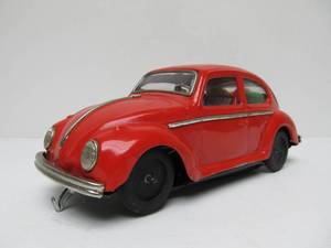 lot 271 image: Vintage TAIYO Japan Red VW Volkswagen Beetle Bug Tin Toy 9