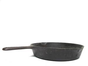 lot 276 image: Antique GRISWOLD No 8 Cast Iron Skillet