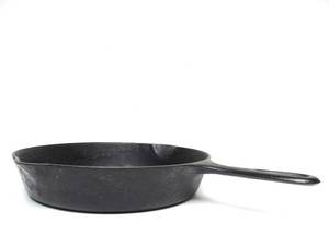 lot 277 image: Antique GRISWOLD No 8 Cast Iron Skillet 704G