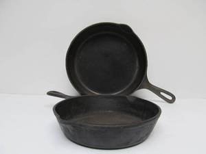 lot 284 image: 2 Vintage Cast Iron Skillets
