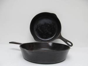 lot 287 image: 2 Old Vintage WAGNER WARE Cast Iron Skillets