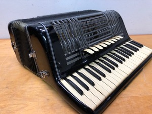 lot 177 image: Old Vintage Accordion wCase