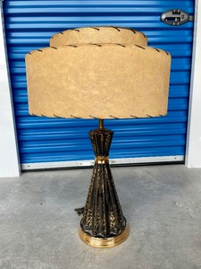 lot 211 image: Wonderful Mid Century 1950s Atomic BlackGold Table Lamp wFiberglass Shade