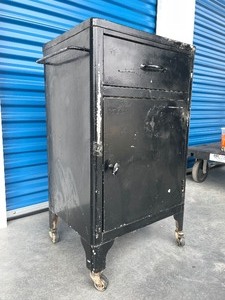lot 216 image: Very Cool Vintage 1930s era Industrial Rolling Metal Cabinet