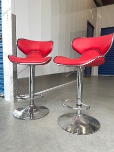 lot 205 image: Great looking Mod Design Hydraulic Bar Stools or Kitchen Chairs