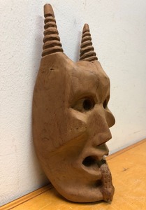 lot 186 image: Vintage Carved Wood South American Mask #4