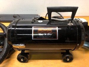 lot 197 image: Like-New METROVAC Vac-N-Blo Vacuum