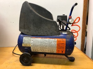 lot 220 image: Working Campbell Hausfeld 2HP 6 Gallon Air Compressor
