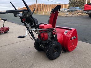 lot 53 image: Quality HONDA Model HS724 Snowblower