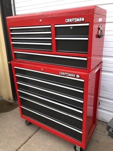 lot 324 image: LARGE Rolling CRAFTSMAN Tool Chest wTools