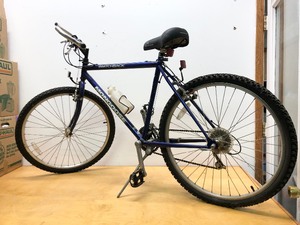 lot 200 image: Very Nice MONGOOSE Switchback Mens Bicycle