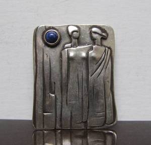 Great Looking Mid Century Sterling Silver Brooch wRaised Figures &amp Lapis&nbsp