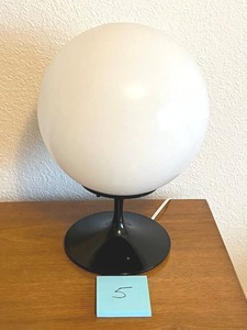 lot 5 image: Vintage Globe Desk Lamp in Working Condition (PAY ONLINE BEFORE PICKUP.  NO ON-SITE PAYMENTS ACCEPTED)