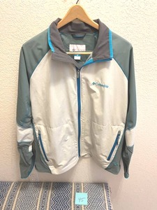 lot 45 image: Vintage Mens Columbia Windbreaker (Size XL)