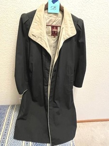 lot 58 image: Vintage J. Gallery Womens (Size 89) Black & Tan Long Coat (NO ONSITE PAYMENTS)