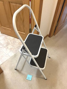 lot 63 image: Metal Folding Step Ladder (38 Tall) - NO ONSITE PAYMENTS.  PAY ONLINE BEFORE PICK-UP