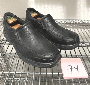 lot 74 image: Mens Dunham Waterproof Slip on Shoes (Mens 11.5) in Good condition - NO ON-SITE PAYMENTS