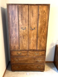 lot 89 image: Vintage Henredon Artefacts Collection Campaign Style Wardrobe Armoire (75.5 T x 40 W x 18 D) in Nice Condition - BRING HELP AND EQUIPMENT TO MOVE