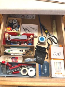 lot 218 image: Kitchen Drawer Contents Lot - NO ONSITE PAYMENTS